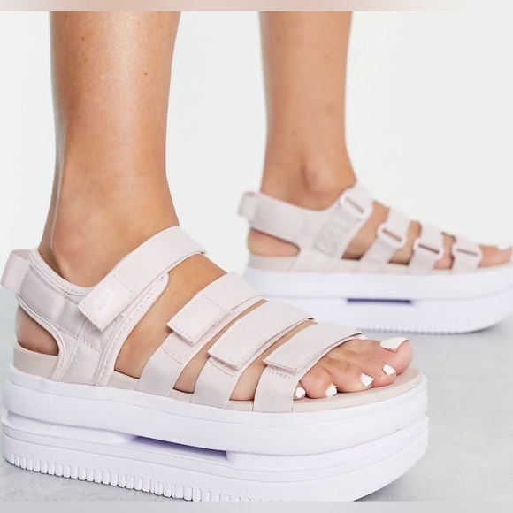 Nike Icon Classic Platform Sandal Sz 7 - Picture 1 of 9